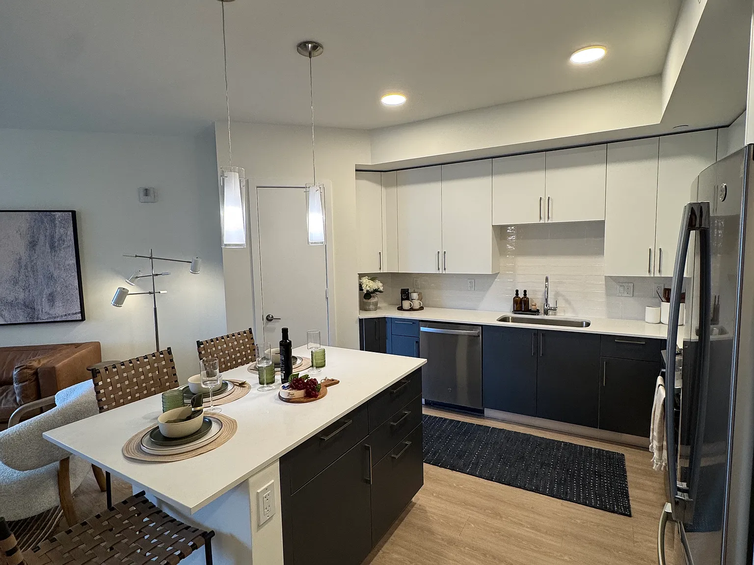 1 bed, 704 sqft, $2,070 — Photo 2