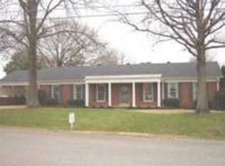 19 Fieldcrest Dr, Jackson, TN 38305