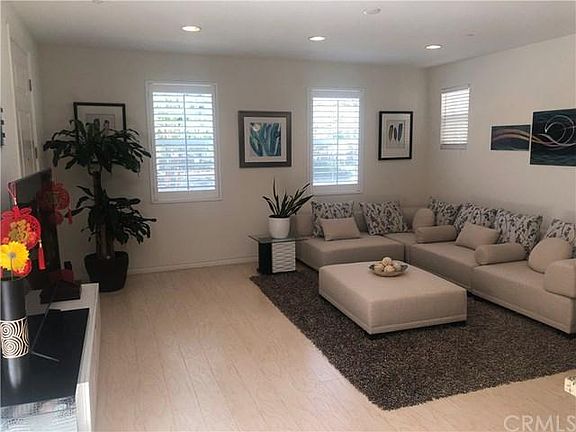 3rd image of 731 E Sierra Madre Ave