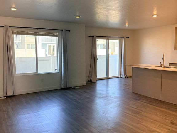 5th image of 1002 W Fox Ave