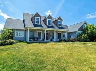 6404 Woodland Ct, Davenport, IA 52807