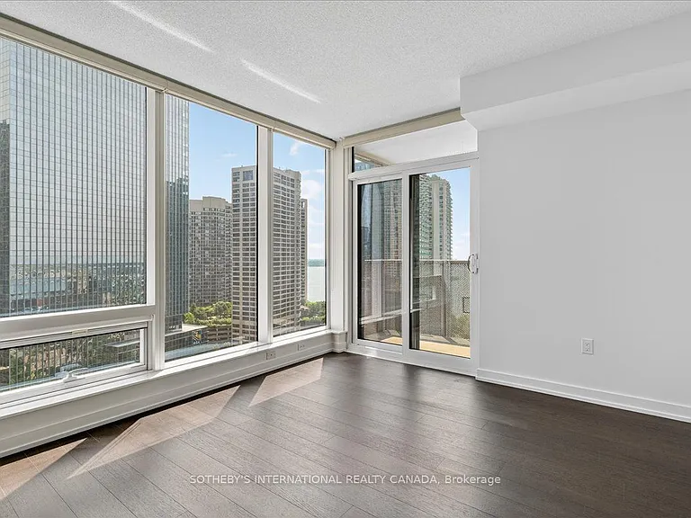 10 York St #2105 — Photo 5