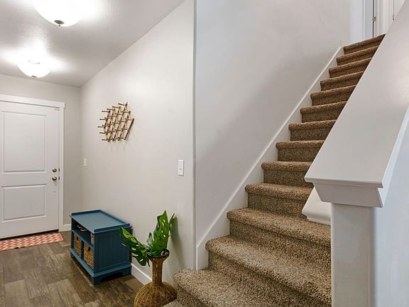 5th image of 79 E Ashgrove Ln
