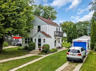 198 E Gauer CIRCLE, Milwaukee, WI 53207