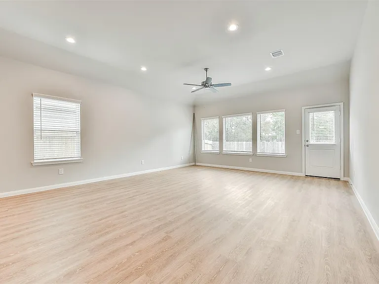 3911 Sugardale St — Photo 6