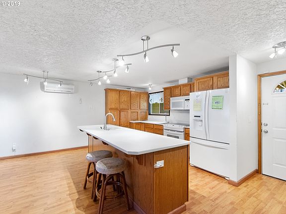 3rd image of 2515 NE 125th St