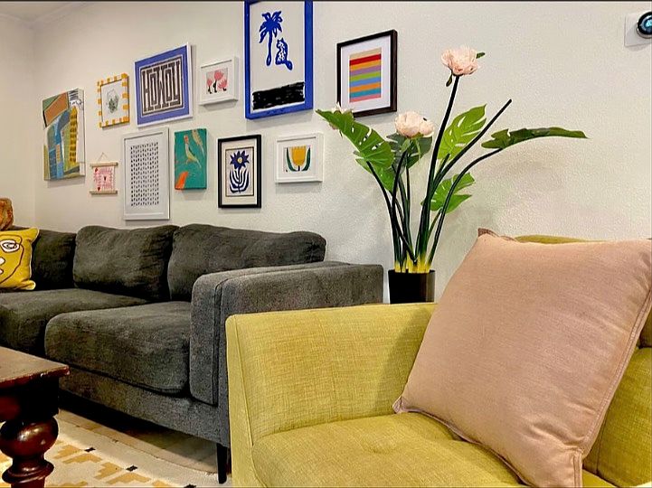 living area with comfy seating