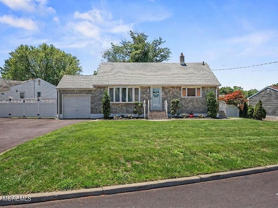 1st image of 10 Rosemary Drive