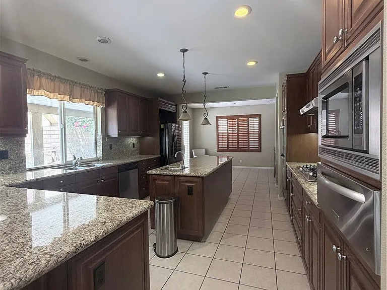 13682 Perry Ann Cir — Photo 6