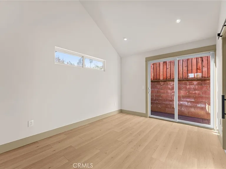 5409 Magnolia — Photo 9
