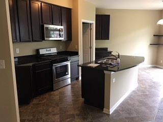 4th image of 34W610 Roosevelt Ave Unit C