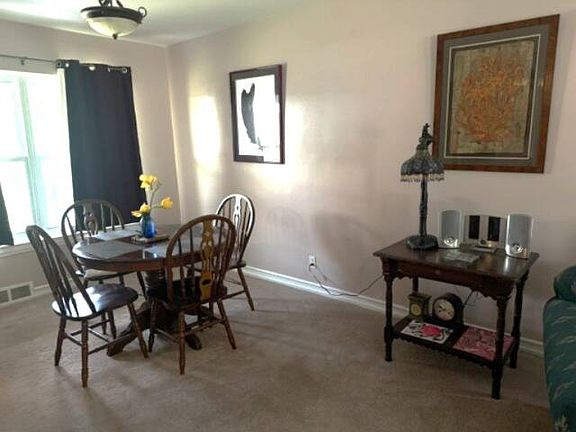 5th image of 517 College Manor Pl