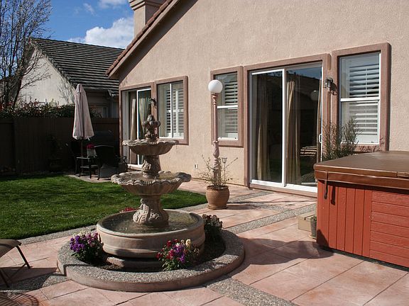 back yard patio with fountain and hot tub 