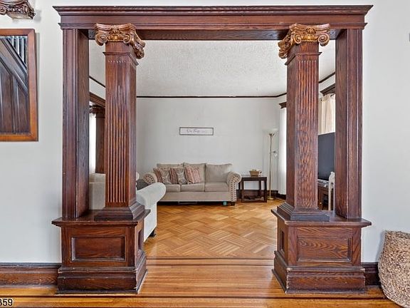 4th image of 50 Boyden St