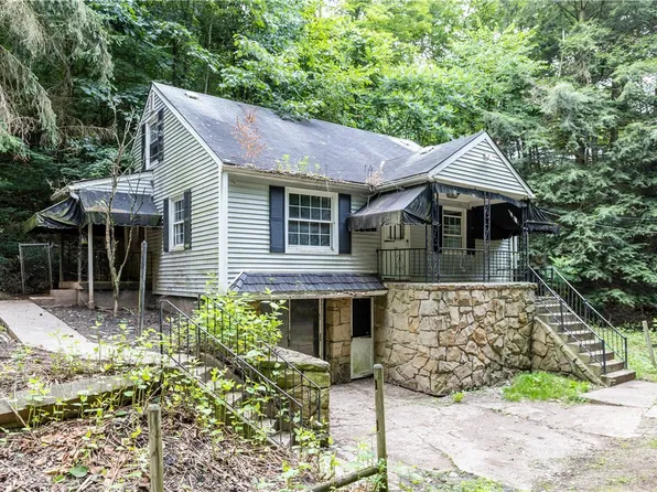 210 Clarks Pike Rd E, Tarentum, PA 15084