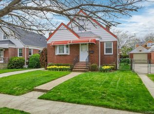 95-18 238th Street, Floral Park, NY 11001