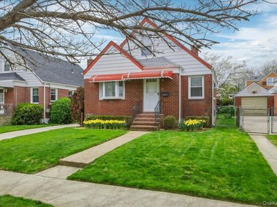 95-18 238th Street, Floral Park, NY, 11001