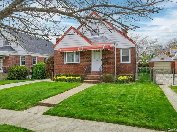 95-18 238th Street, Floral Park, NY 11001