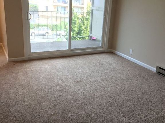 5th image of 35 Kent Ct APT 014