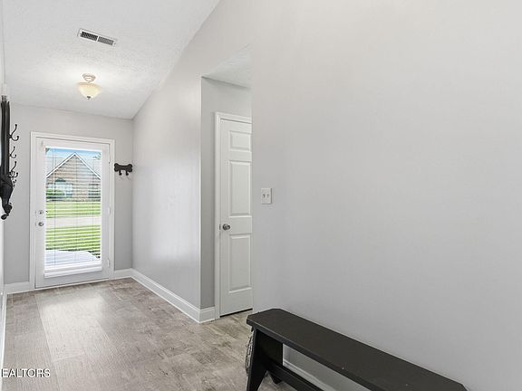 4th image of 820 Josepi Dr