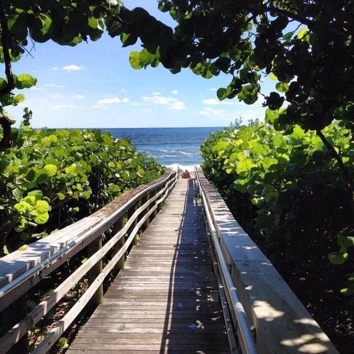 Walking Distance To Carlin Park & Beach Access
