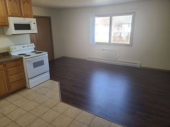 4th image of 918-920 Gould St #920-14