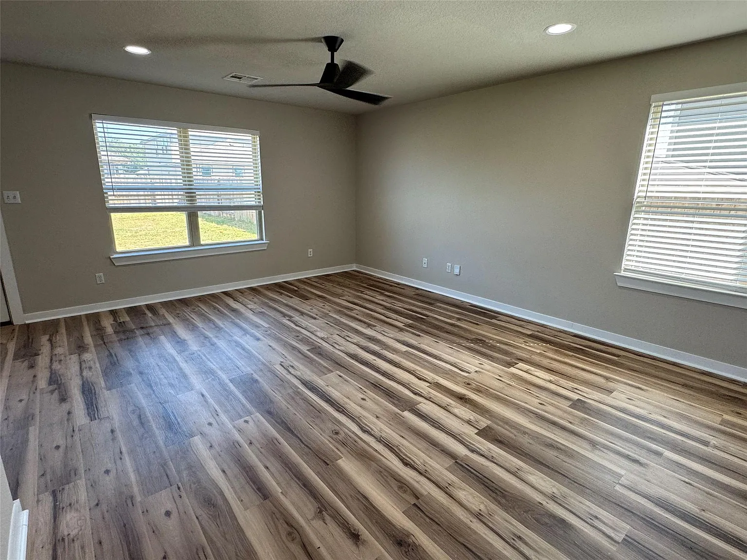 3 bed, 2.5 bath, 1482 sqft, $1,895 — Photo 3