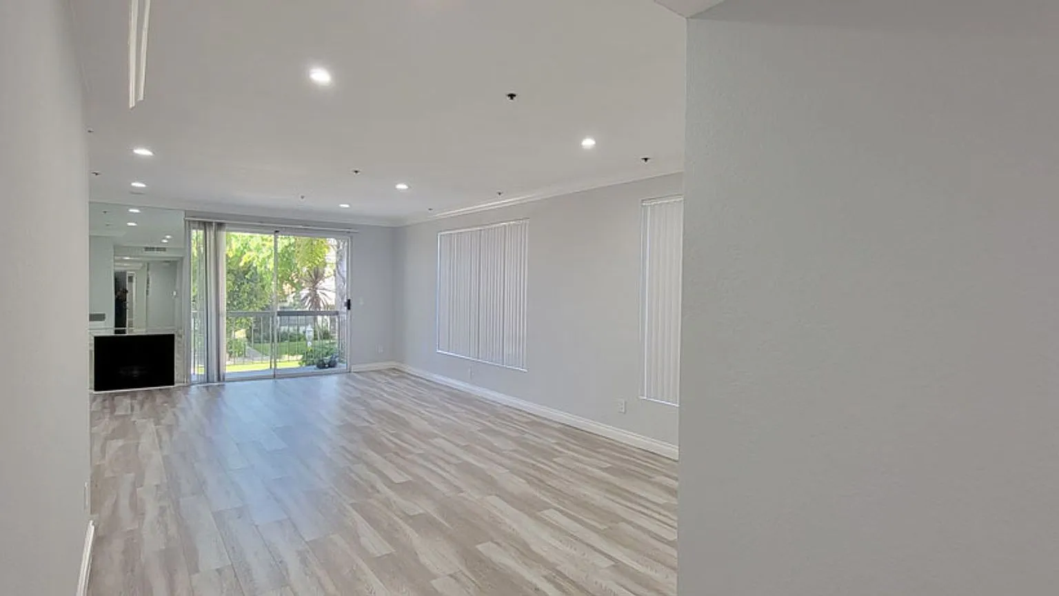 1844 Thayer Ave — Photo 3