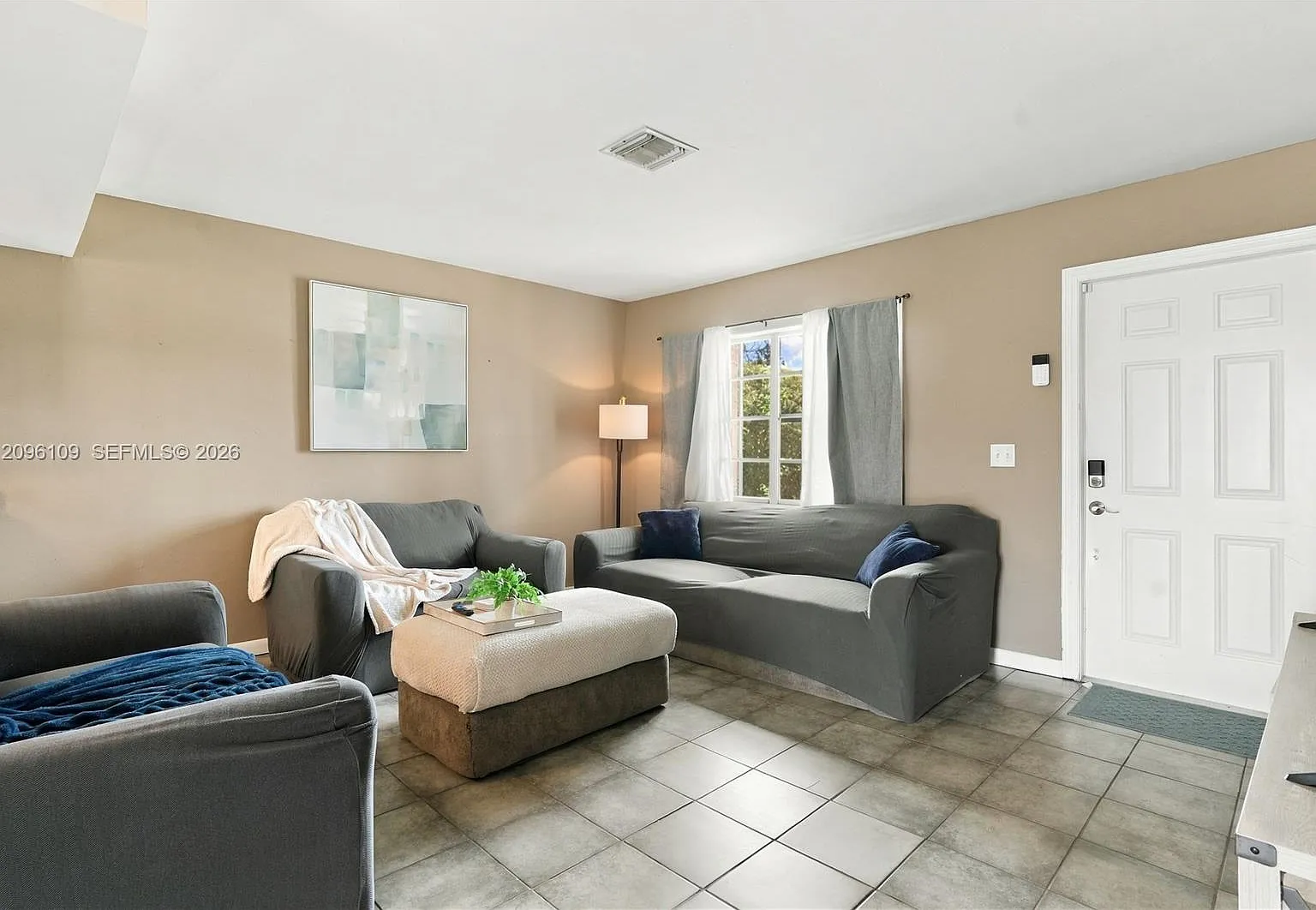 2 bed, 1.5 bath, $1,650 — Photo 2