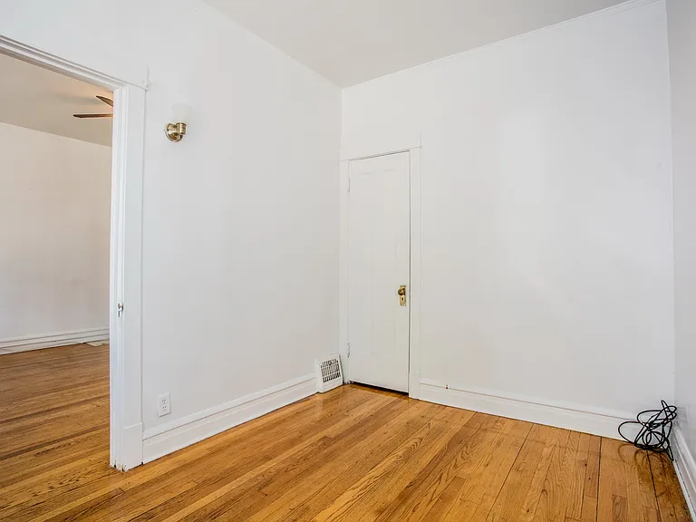 4636 W Barry Ave #1 — Photo 13