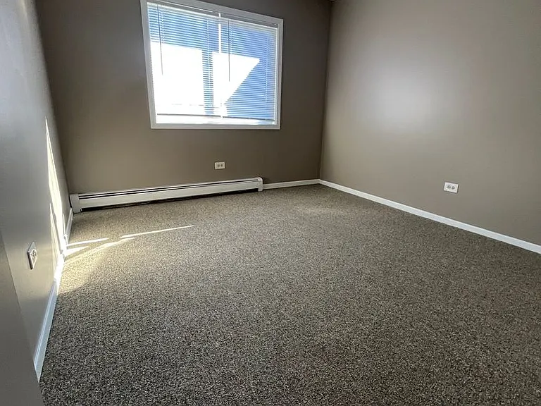 111 Pickwick Dr — Photo 8