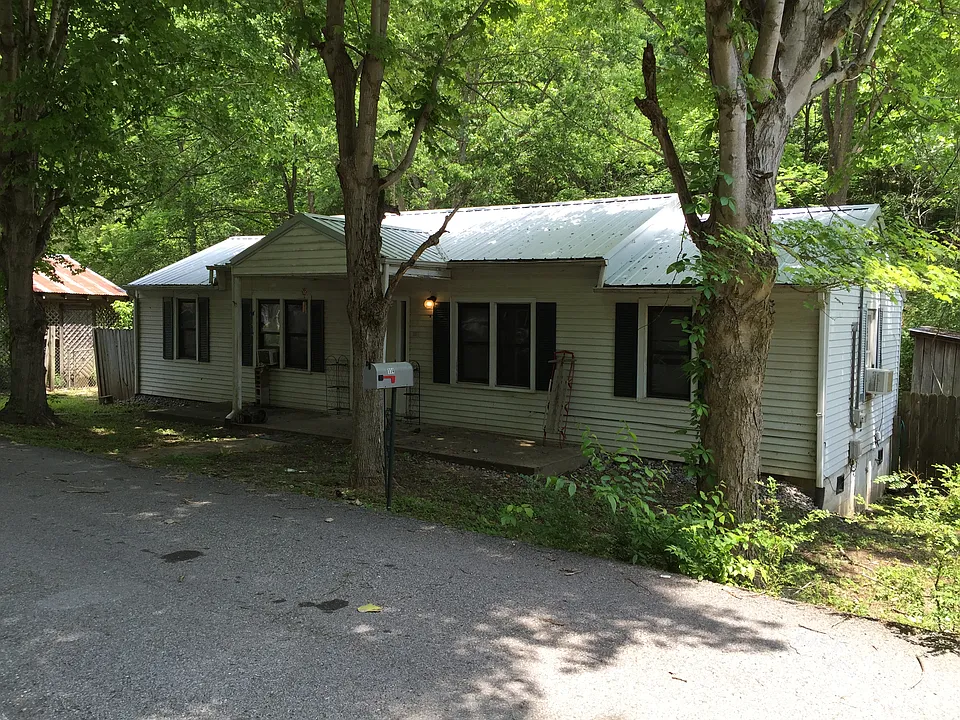 114 Brookhollow Dr