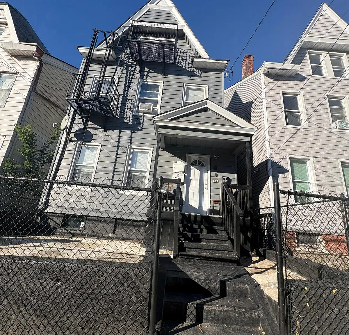 2 bed, $1,800 — Photo 1