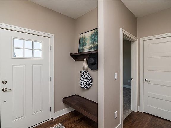 4th image of 2410 SW Vineyard Ln