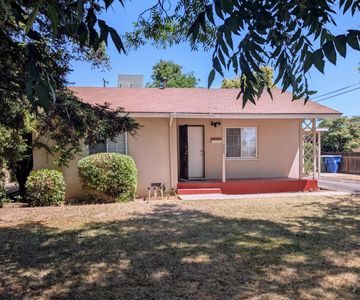 906 W Fountain Way, Fresno, CA, 93705