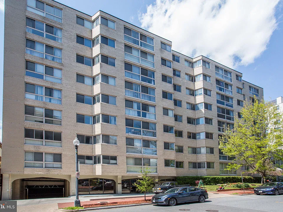 922 24th St NW #104