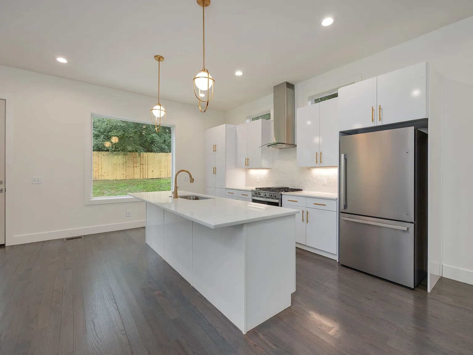 3 bed, 2.5 bath, 2067 sqft, $3,650 — Photo 4