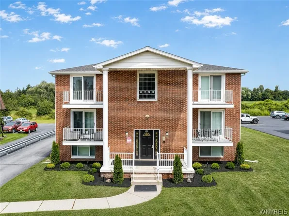 6293 Robinson Rd, Lockport, NY 14094