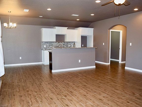 5th image of 1005 Oak Ave
