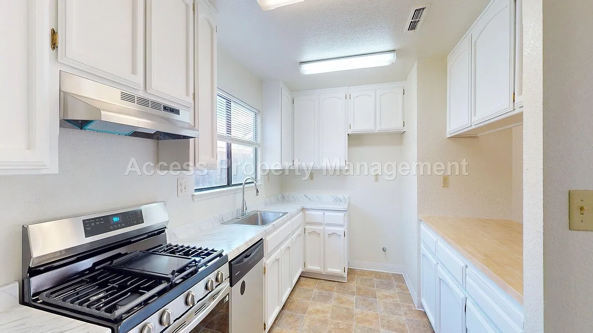 Building Photo - 1535 Springville Way