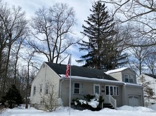 45 Hillside Ter, Livingston, NJ 07039
