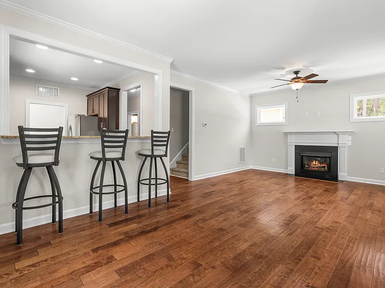 1720 Arrowhead Dr — Photo 3