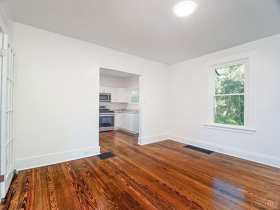 3rd image of 1128 Cedar Ave