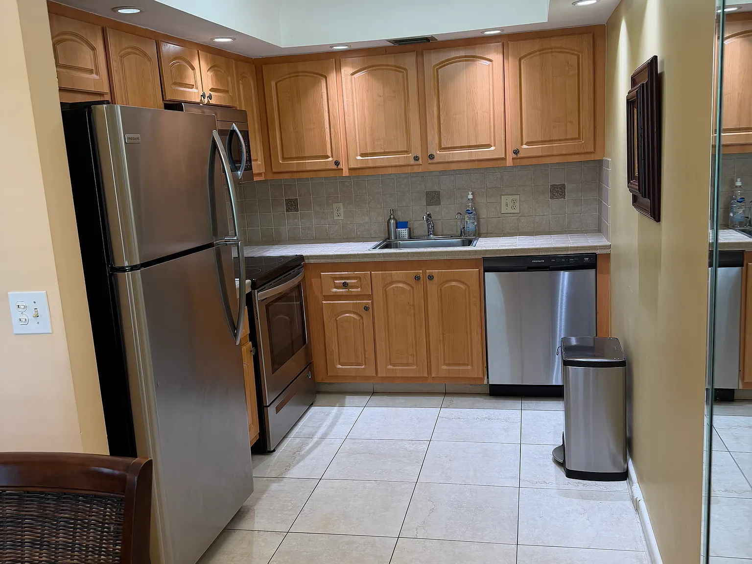 2 bed, 1.5 bath, 953 sqft, $1,700 — Photo 3