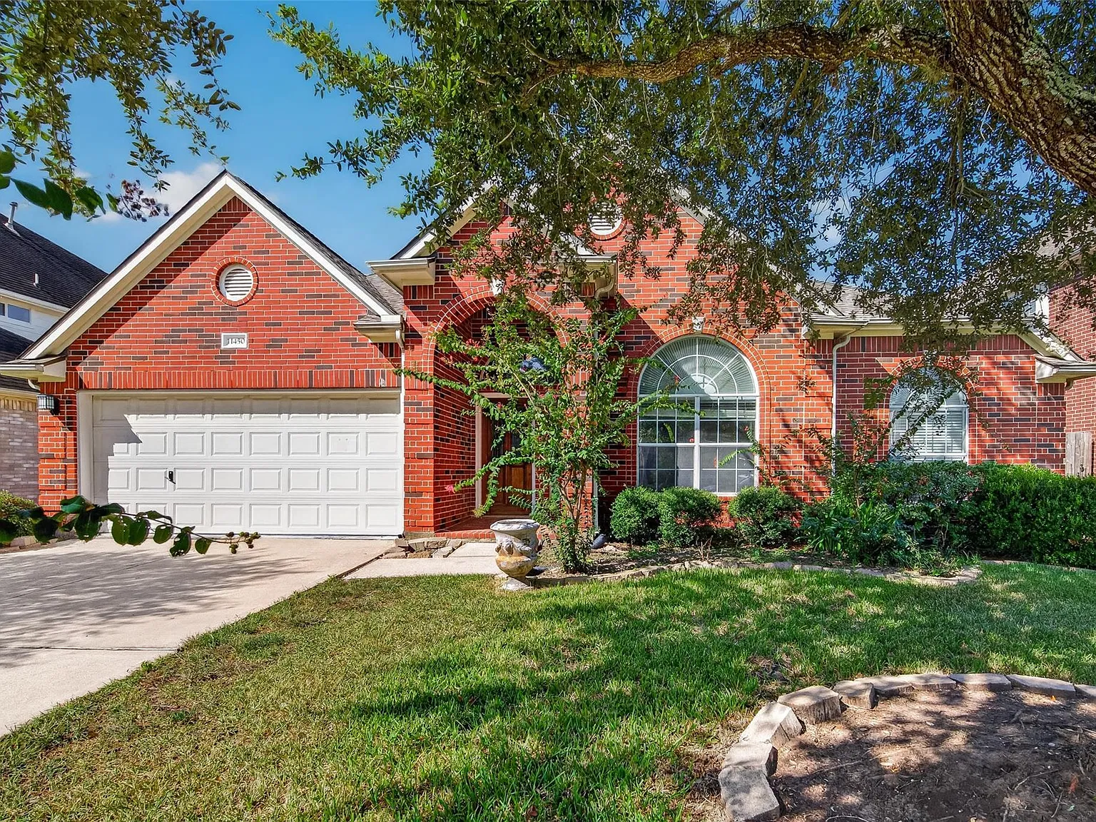 3 bed, 2.0 bath, 2404 sqft, $2,500 — Photo 4