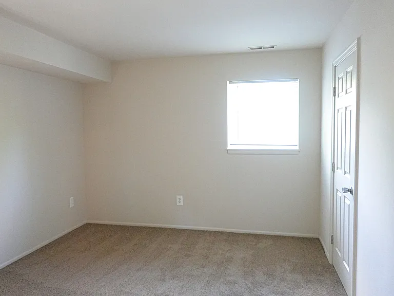 Edmondson Park Apartments — Photo 14