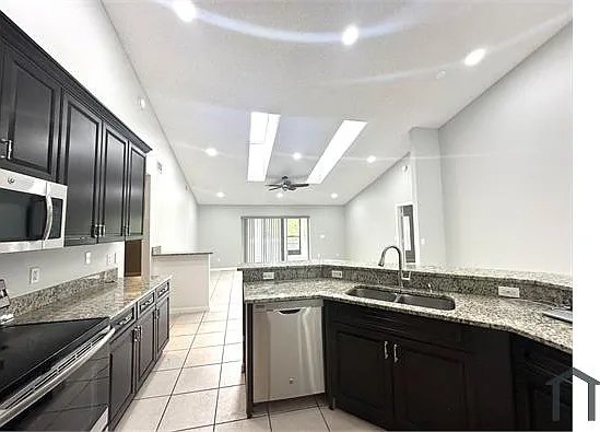 16317 Okeechobee Blvd — Photo 24