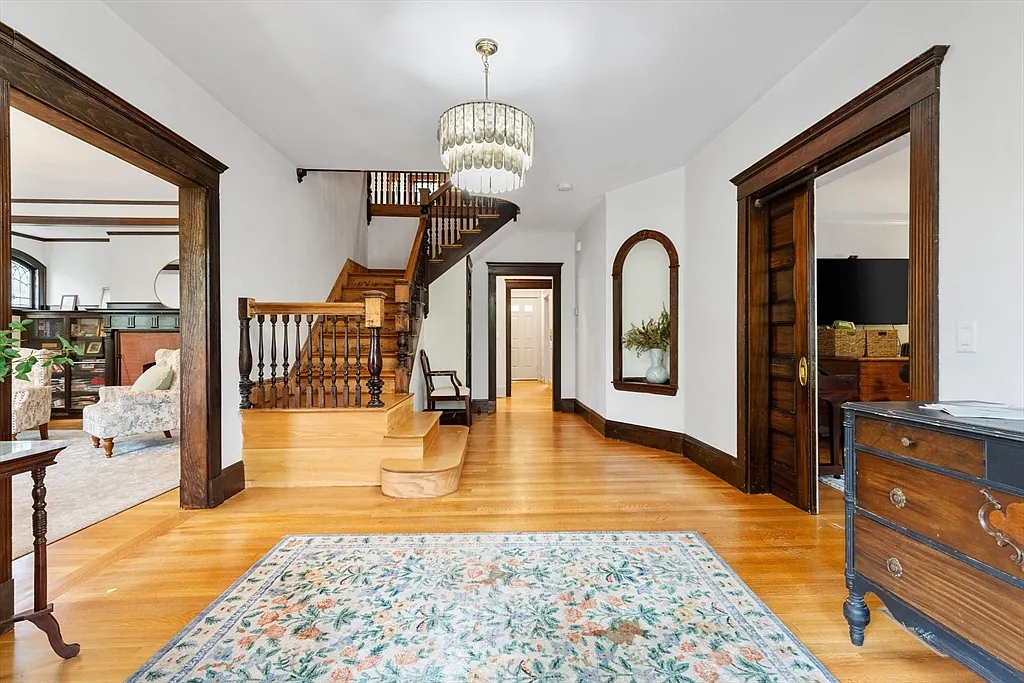 Building Photo - 12 Windermere Ave #1