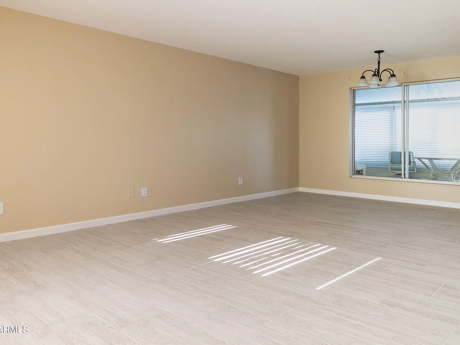 3 bed, 2.0 bath, 1401 sqft, $1,725 — Photo 3