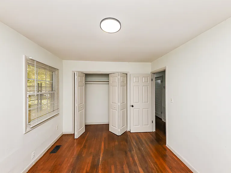 210 Oak Dr SE — Photo 12